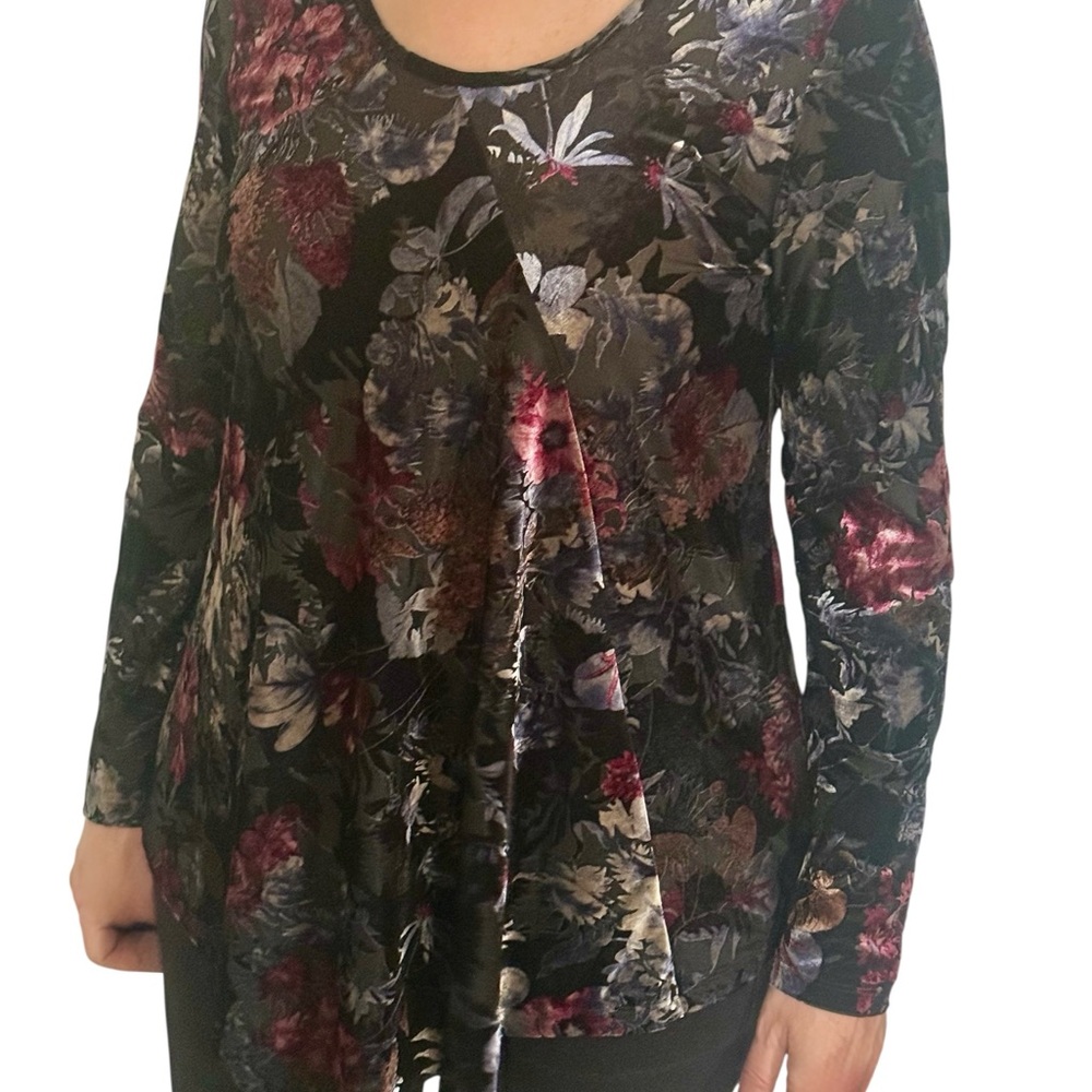 Velour knit / smooth sheen Floral Blouse - Picture 2 of 9
